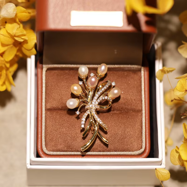 Брошь жемчужная бутоньерка Lustrous Bloom