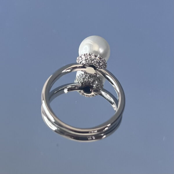 Лаконичное кольцо с белым Shell Pearl 8мм