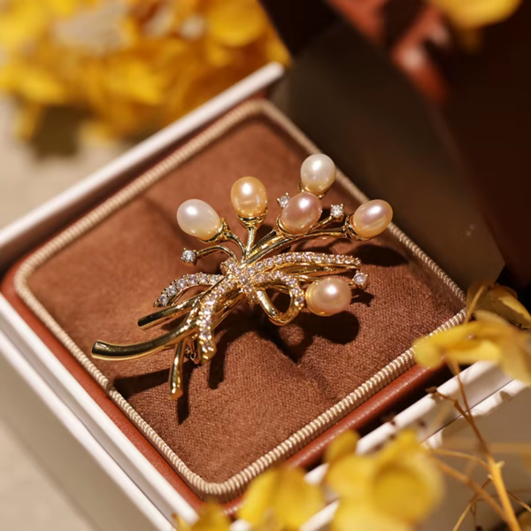 Брошь жемчужная бутоньерка Lustrous Bloom