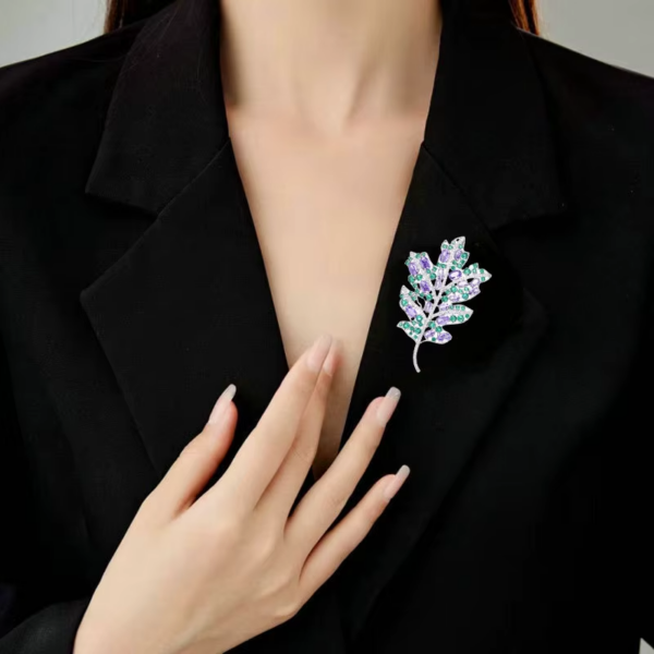 Брошь Magic Leaf из серии Purple Garden
