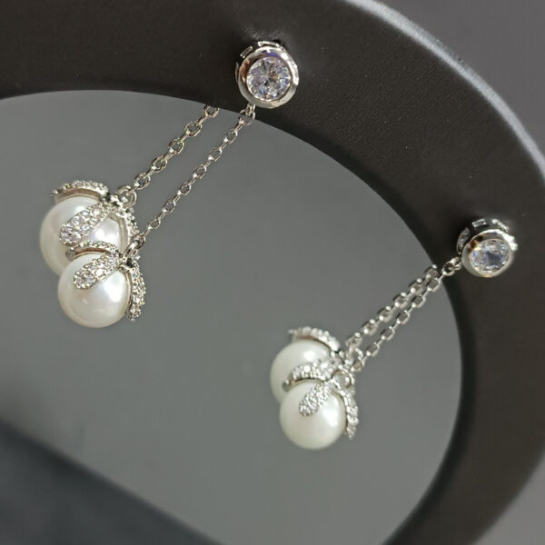 Длинные серьги Snowdrop с белым Shell Pearl