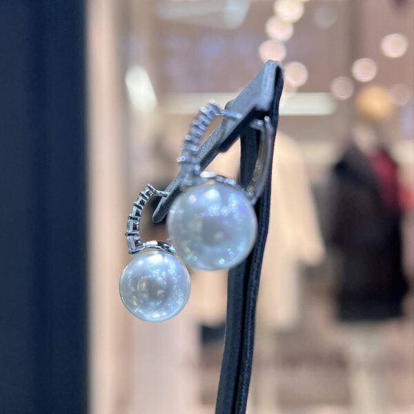 Классические серьги Diamond Elegance с белым жемчугом Shell Pearl и алмазной дорожкой