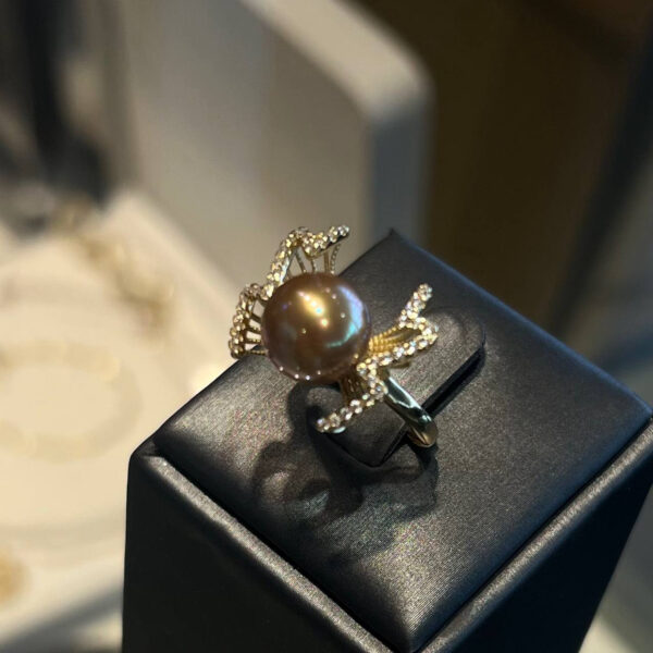 Кольцо Pearl Lighting серии Bauhaus Champagne Gold