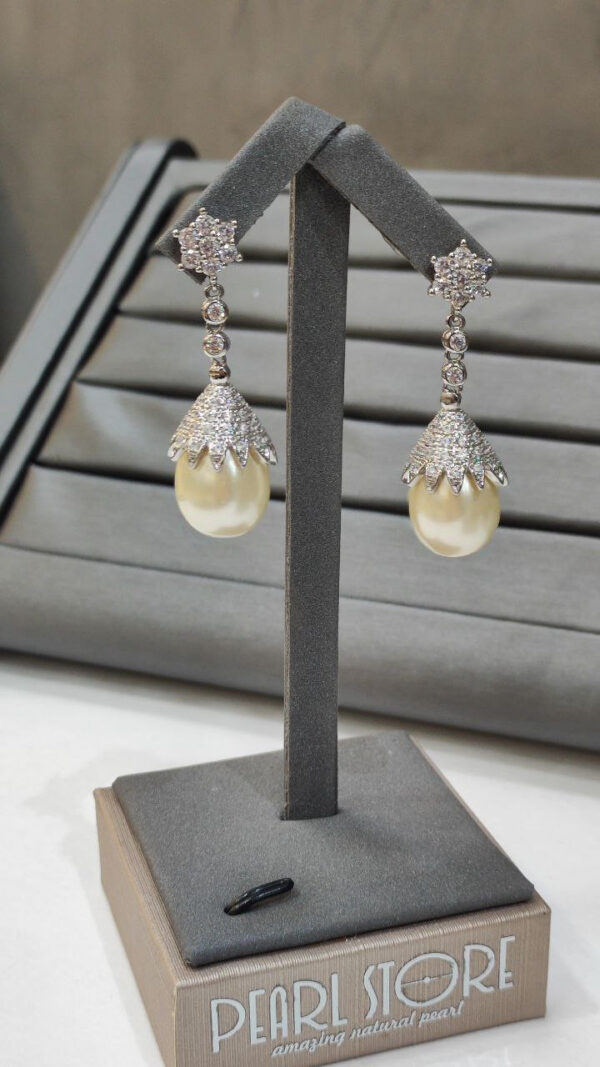 Длинные вечерние серьги с белым Shell Pearl