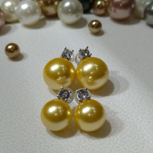 Изящные серьги с золотым Shell Pearl и фианитом - 10 мм