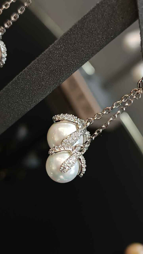 Длинные серьги Snowdrop с белым Shell Pearl