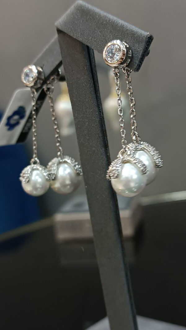 Длинные серьги Snowdrop с белым Shell Pearl