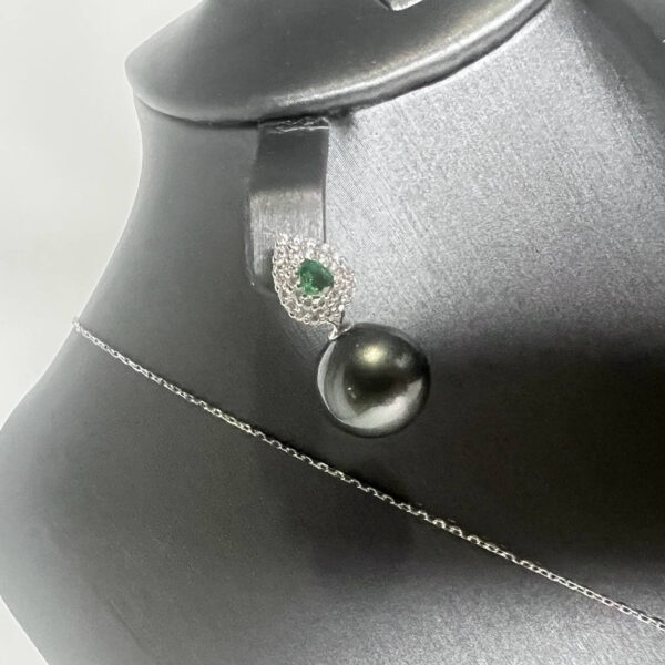 Подвеска и серьги с наноизумрудами и черным Shell Pearl