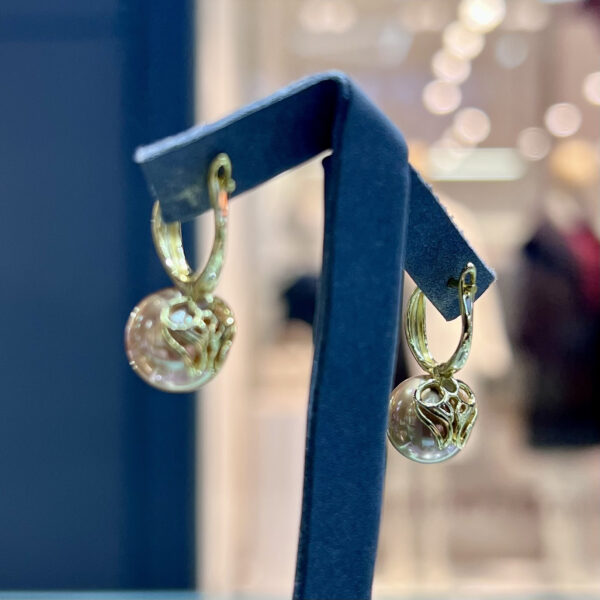Классические серьги Graceful Elegance с жемчугом Champagne Gold Shell Pearl и английской застежкой золото Vermeil