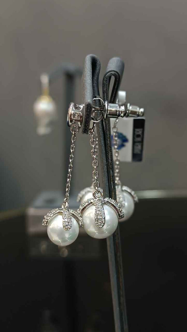 Длинные серьги Snowdrop с белым Shell Pearl