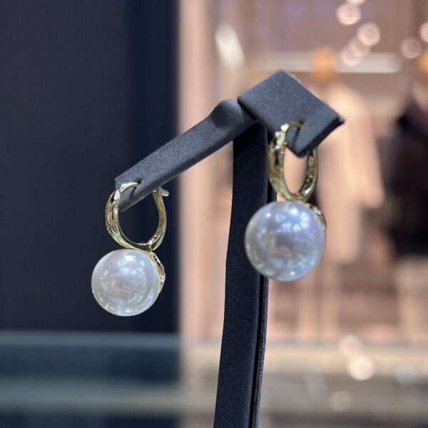 Классические серьги Graceful Elegance с белым жемчугом Shell Pearl и английской застежкой золото Vermeil