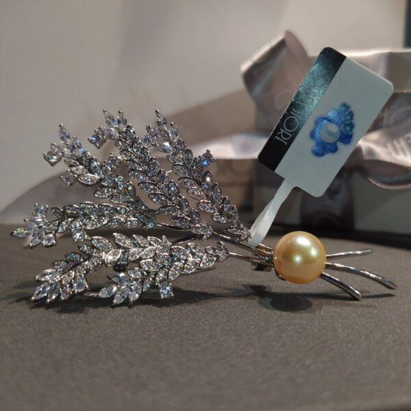 Брошь Diamond Spike с золотым Shell Pearl